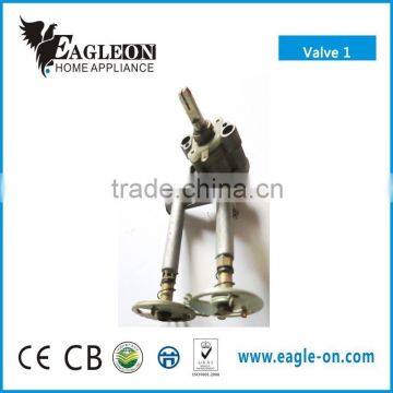Double pipe gas valve