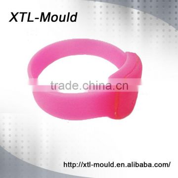 Rubber material plastic cooler body mould