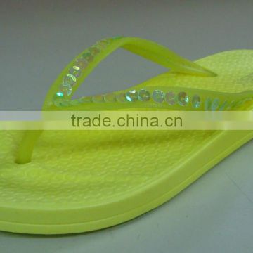wholesales ladies basic pvc beach summer flipflop with beaded design