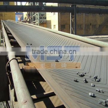 Chevron patterned conveyor belt