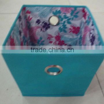 No woven foldable collecting box with cardbord