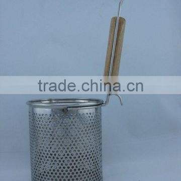 mesh strainer with round wooden handle