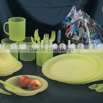 24 pc round picnic set w/plate bowl cup