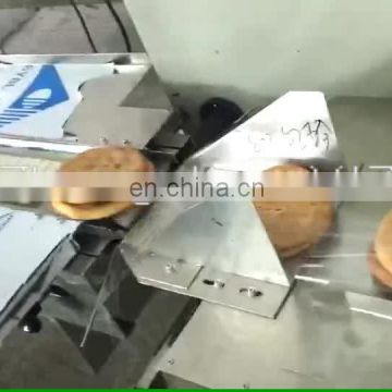 Fully automatic pillow pouch vacuum packaging machine for biscuit bread candy