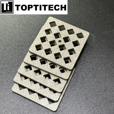 Square porous titanium plates for fuel cell