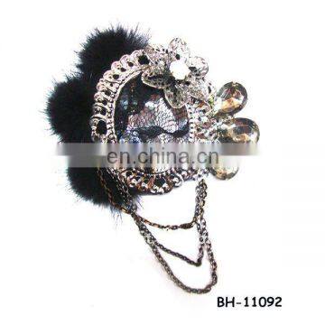 Elegant alloy brooch with fox fur