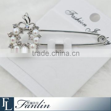 Latest Fashion crystal pearl brooch pin