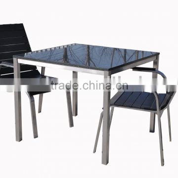 garden table and chair