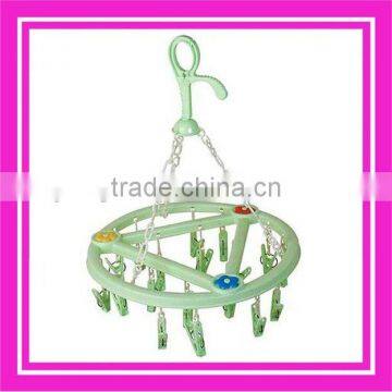 Round shape plastic clothes peg hanger with 18 clips