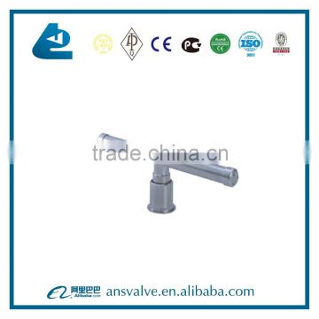 Sanitary T type cleaning device