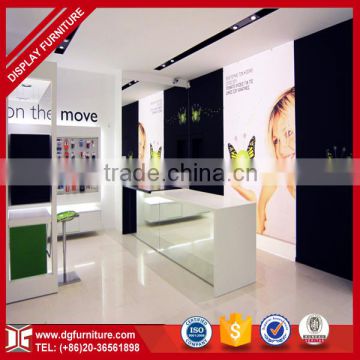 Modern style retail store cell phone display case