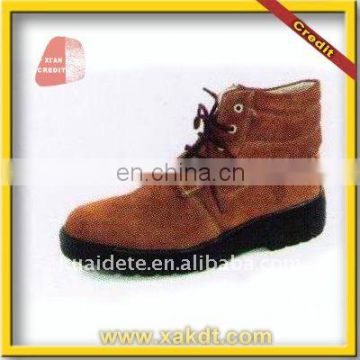 Various styles of oil resistant working shoes with CE
