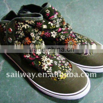 Stylish slip-on with finely flowers casual footwear