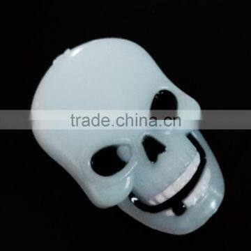 Zhejiang yiwu gifts craft ighting led novelty plastic skull glow pin brooch