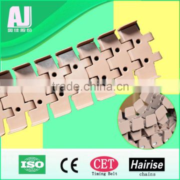 Edge cleated plastic conveyor chain