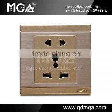 MGA Q7 Series C05W/13 13A 2 & 3 Universal Socket