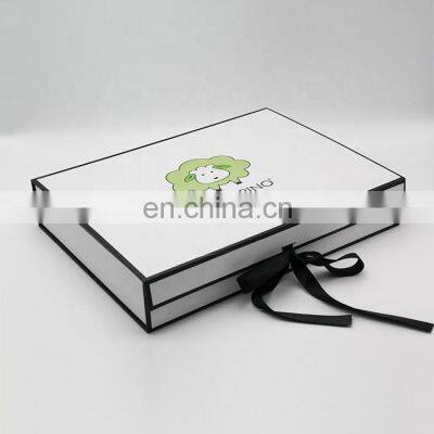 Hot style custom colour size logo clothes Black border magnetic packaging gift box with satin cloth