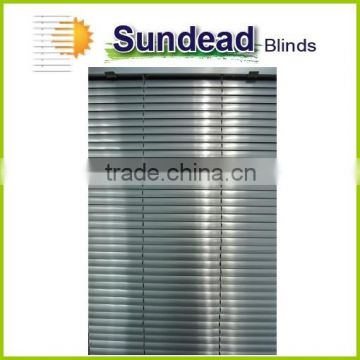 Mini Venetian blinds & Horizontal blinds as the best way to filter light into home & modern blinds