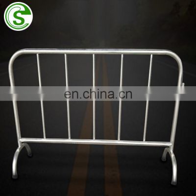 China supplier heavy duty stainless steel 304 crowd control barricades for station