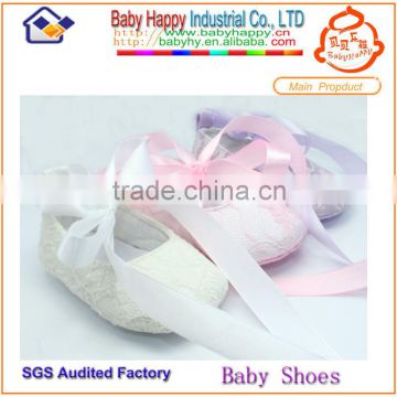 Freeship soft-soled First step ivory lace baby shoes