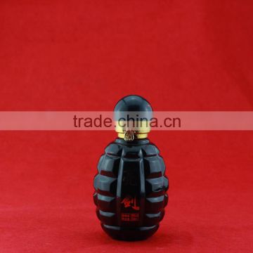 Manufacturer direct sale hand grenade shape bottles engarve flat oblate bottles 600ml whiskey bottles