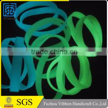 glowing silicone rubber bands/bright in dark silicone wristband