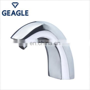 Automatic sanitary basin water tap