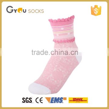 Hot selling new design young girl cute pink cotton socks with flower around