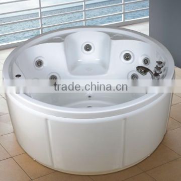 round bathtub