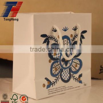 Popular good quality shopping bags for gift packaging with handles hot selling