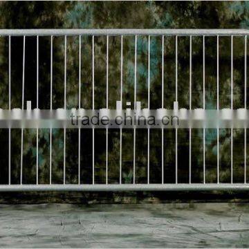 Welded wire mesh fence panel