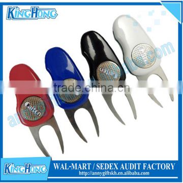 Colorful automatic metal retractable divot tool