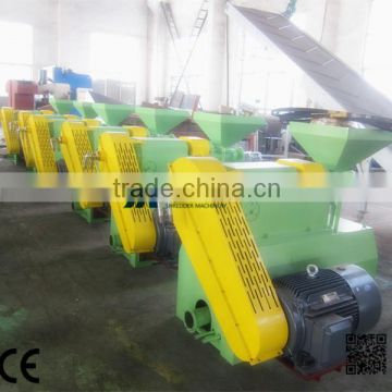 Rubber recycling machine for making rubber powder