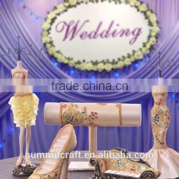 Embroidery jewelry set display wedding jewelry figurine set