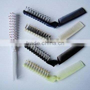 Beautiful cleaning retractable hair brush
