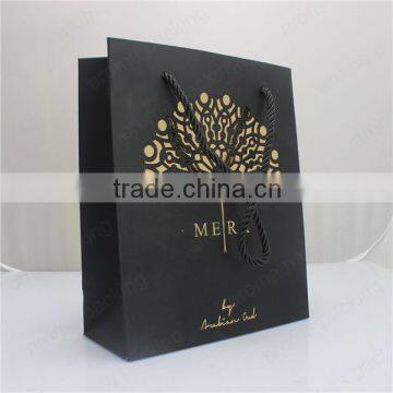 Wholesale Eco-friendly luxury black paper handbag of new design for gift