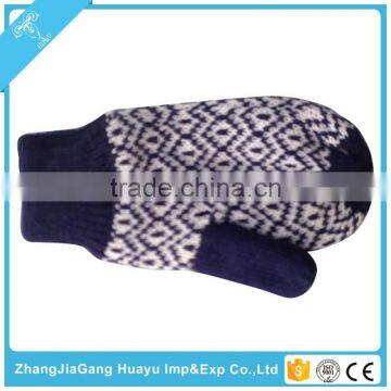 Unique design half finger glove with low price