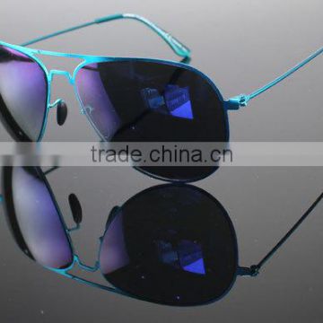 Metal Sunglasses with mirror effect lens