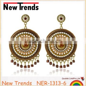 Fancy design gold earring with crystal and small plastic beads