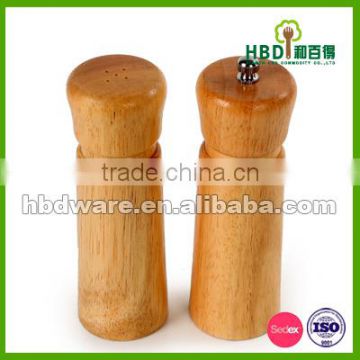 Durable wood Pepper grinder and salt shaker for restaurant