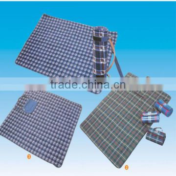Grid Polyester Blanket For Travel And Hiking Use