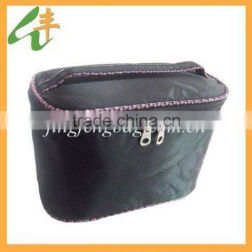 travel cosmetic case with handle