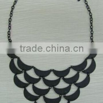 Pretty steps 2015 alibaba china Supplier wholesale fashion jewelry beautiful black half moon necklace Pendant Necklace
