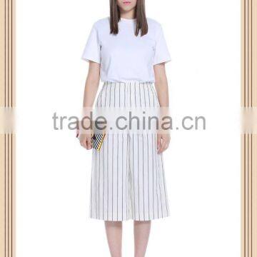 White woman cropped trousers for summer