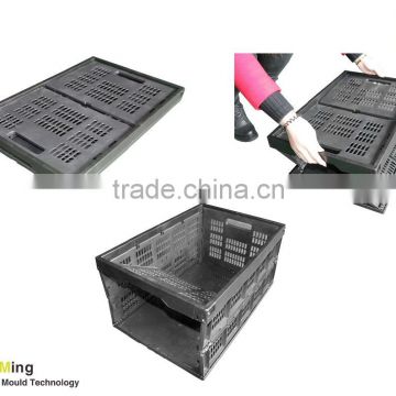 Foldable plastic transport crate
