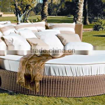 Round Sunbed With Thickness Cushion and Pillow