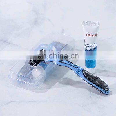 Personal care men's disposable safe three-blade razor