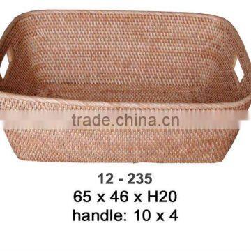 Rattan laundry basket with handle