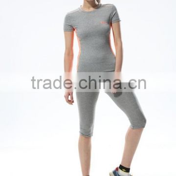 New design for women running set with polyester and spandex /Gym wear/pants and T-shirt