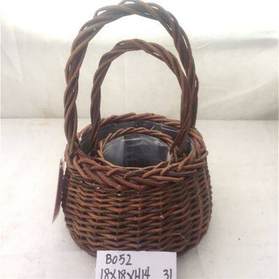 China Supplies Wicker Basket Picnic Basket Hamper  With A Foldable Wood Arc Top Shape